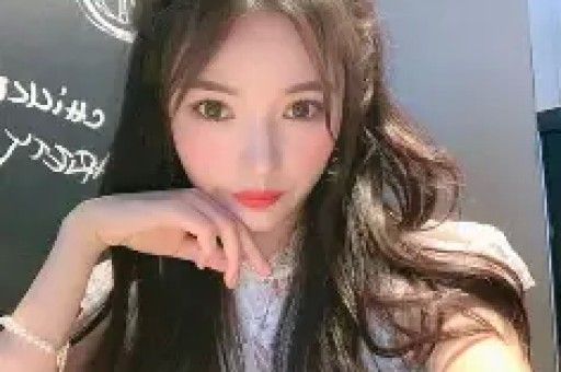 易易紫曝明星翻红后会耍大牌：红了之后就会耍大牌身边有很多